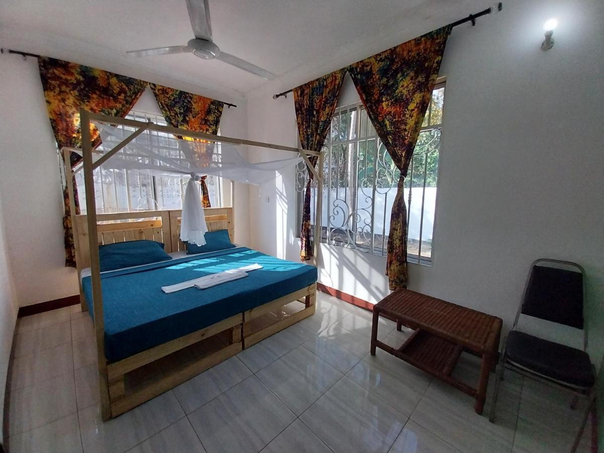 L&J Modern Backpackers Kigamboni Beach House Bed & Breakfast Dar es Salaam Exterior photo